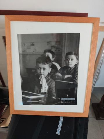 Klein schilderij van een foto van Robert Doisneau.. beschikbaar voor biedingen