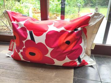 Fatboy Marimekko rode bloemen beschikbaar voor biedingen