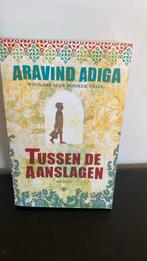 Aravind Adiga - Tussen de aanslagen, Ophalen, Zo goed als nieuw, Aravind Adiga
