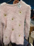 Pull rose duveteux à fleurs Taille 140 = 10 ans, Enlèvement ou Envoi, Comme neuf, Fille, Pull ou Veste