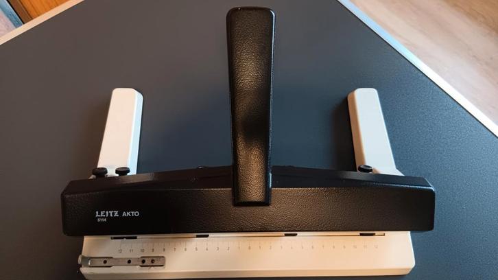 LEITZ AKTO 5114 perforator met 4 gaten, Diversen, Schoolbenodigdheden, Gebruikt, Ophalen