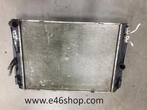 RADIATEUR BMW E90 E91 325I AUTOMAAT, Autos : Pièces & Accessoires, Moteurs & Accessoires, BMW, Utilisé, Enlèvement ou Envoi