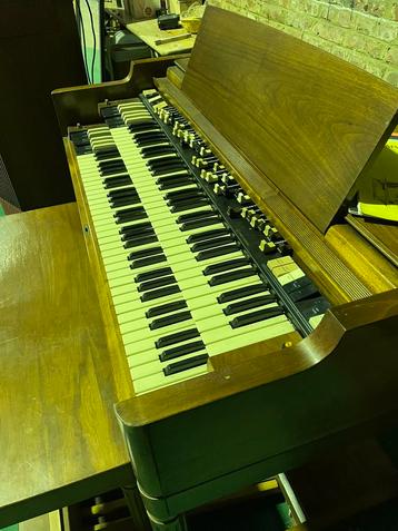 Hammond orgel met Leslie versterker