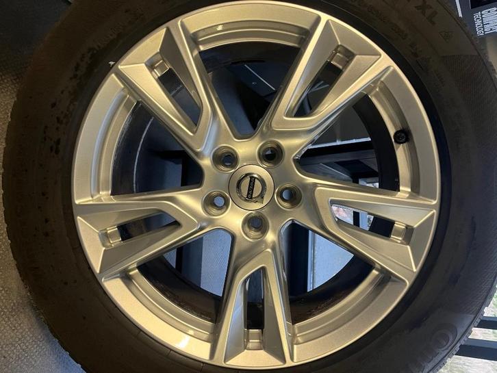 winterbanden met originele volvo xc 60 velgen, Auto-onderdelen, Banden en Velgen, Velg(en), Winterbanden, 18 inch, 235 mm, Personenwagen