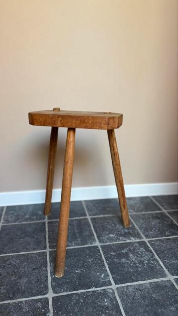 Vintage krukje / bijzettafel beschikbaar voor biedingen