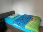Eenspersoonsbed leder  taupe kleur, Ophalen, Zo goed als nieuw