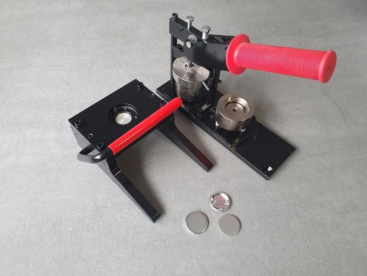 TECRE 32mm buttonmachine voor maken van buttons of magneten, Hobby en Vrije tijd, Knutselen, Ophalen
