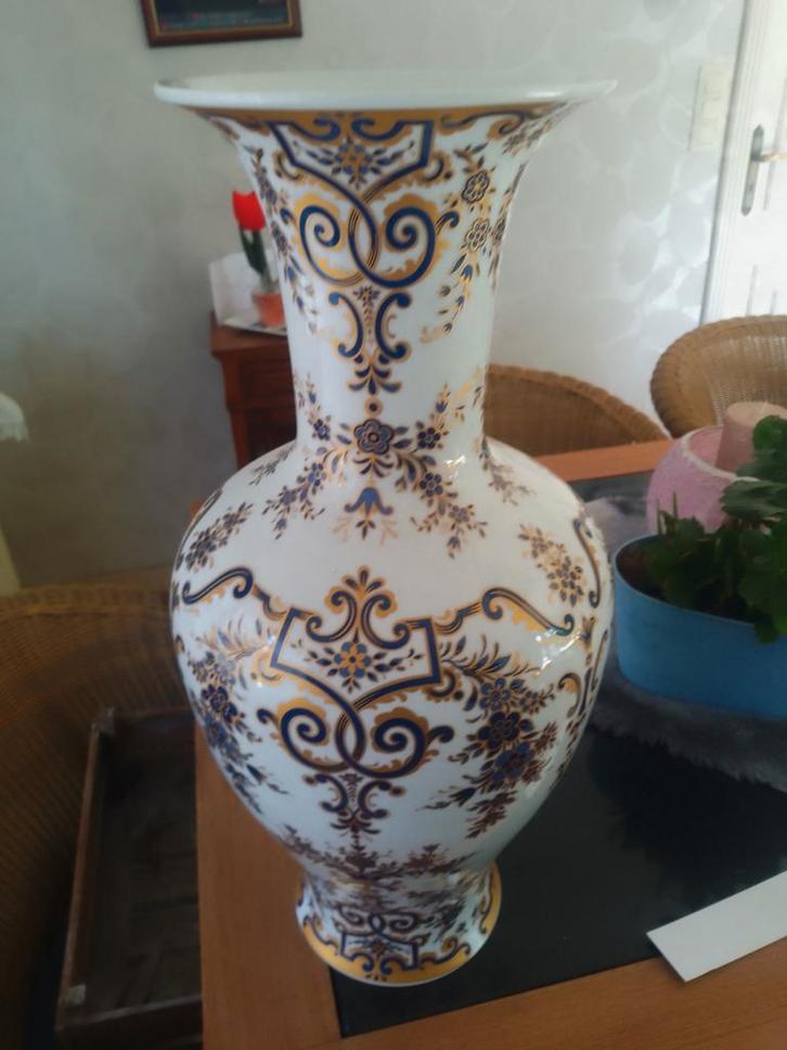 Vaas porselein 55cm h, Antiek en Kunst, Antiek | Vazen, Ophalen of Verzenden
