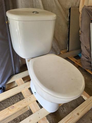 Twee Toiletten - Roca + lavabo beschikbaar voor biedingen