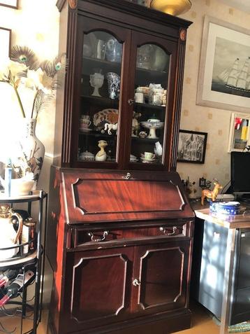 Heel mooi oude vitrine, kast  beschikbaar voor biedingen