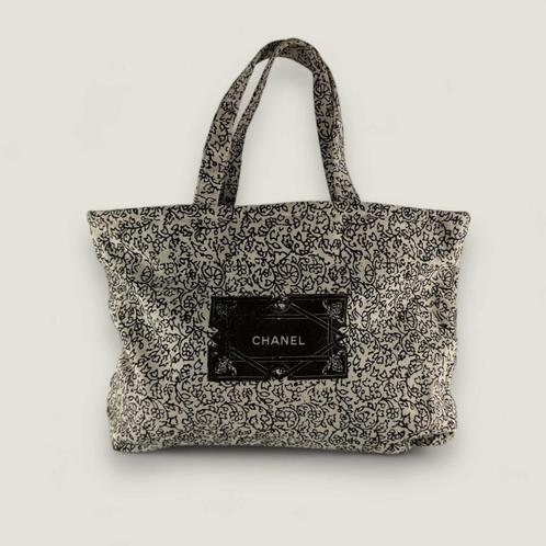Authentiek Chanel tote, Handtassen en Accessoires, Tassen | Damestassen, Gebruikt, Shopper, Wit, Ophalen of Verzenden