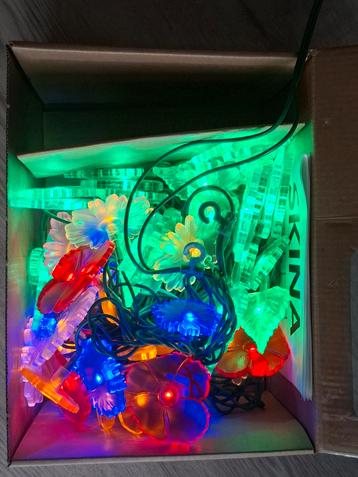 Lichtgordijn met bladeren en bloemen/ Waarde: €25 beschikbaar voor biedingen