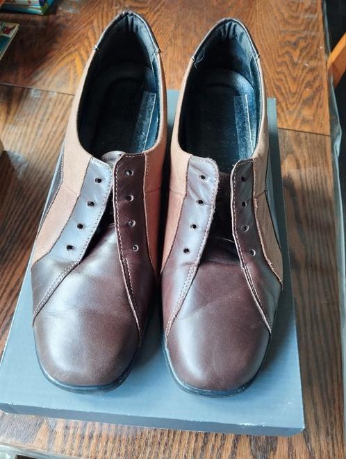 Damesschoenen leder maat 41(1975) zolen/leder goed onderho, Kleding | Dames, Schoenen, Zo goed als nieuw, Schoenen met lage hakken