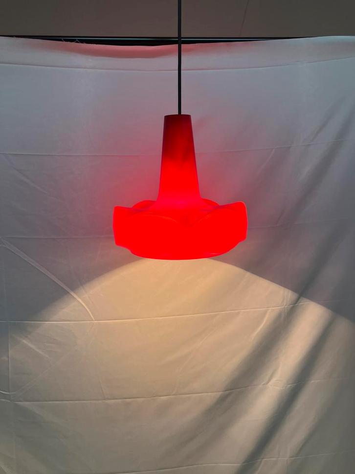 Vintage rode opaline glazen hanglamp van Peill & Putzler '60, Huis en Inrichting, Lampen | Losse lampen, Gebruikt, Ophalen of Verzenden