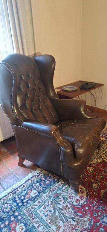 Bruine antieke chesterfield stoel beschikbaar voor biedingen