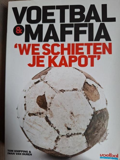 T.Knipping - Voetbal & Maffia, Boeken, Sportboeken, Zo goed als nieuw, Ophalen of Verzenden