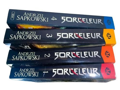 The Witcher - 4 tomes - roman fantasy, Livres, Romans, Comme neuf, Europe autre, Enlèvement ou Envoi