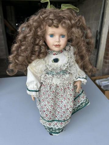 À vendre Poupée vintage en porcelaine beschikbaar voor biedingen