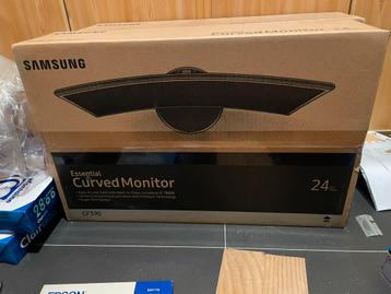 Samsung Curved monitor  24 inches beschikbaar voor biedingen