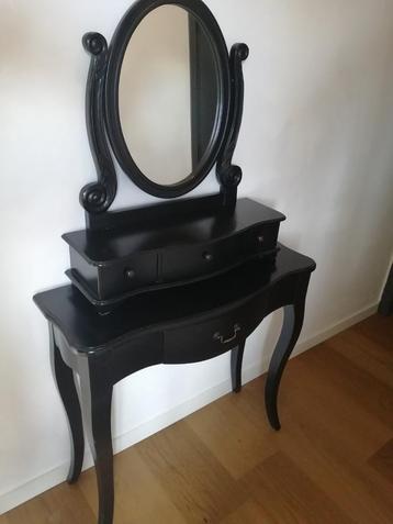 Mooie kaptafel. beschikbaar voor biedingen