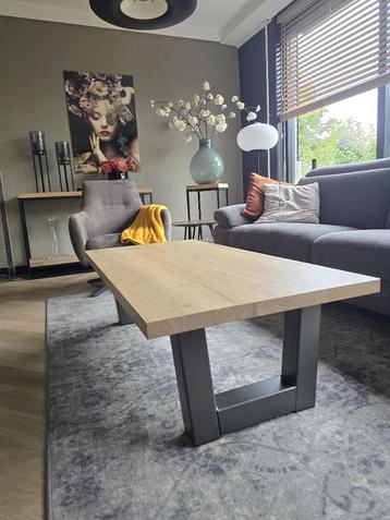 Salontafel met stalen frame  beschikbaar voor biedingen