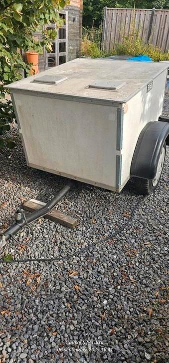 Aanhangwagen voor vervoer 2 honden. beschikbaar voor biedingen