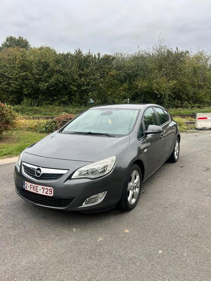 Opel astra j 2010, Auto's, Opel, Particulier, Astra, Diesel, Euro 5, Stadsauto, 5 deurs, Stof, Voorwielaandrijving, Onderhoudsboekje