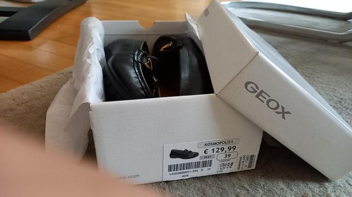 Paire de chaussures GEOX Taille 39 pour dames, Kinderen en Baby's, Kinderkleding | Schoenen en Sokken, Zo goed als nieuw, Schoenen