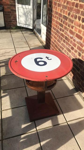 Table art deco steampunk ancien panneau routier