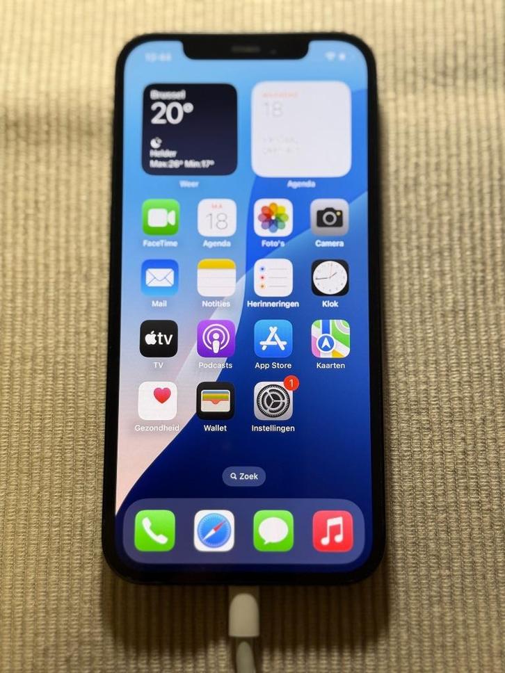 Iphone 12 (64Gb) met batterycase, Telecommunicatie, Mobiele telefoons | Hoesjes en Screenprotectors | Apple iPhone, Zo goed als nieuw