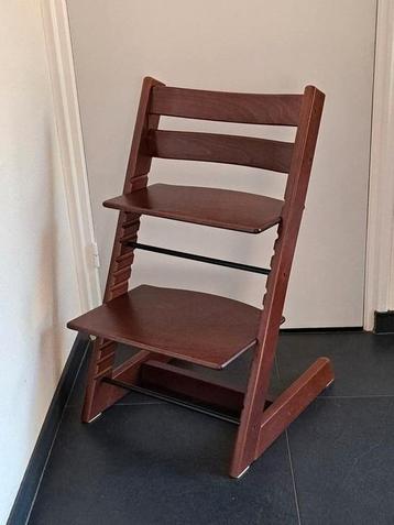 Stokke Tripp Trapp kinderstoel NIEUW MODEL in walnut  beschikbaar voor biedingen