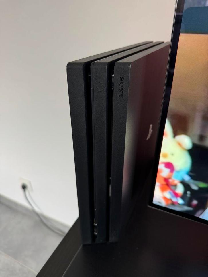 PS4 Pro, Games en Spelcomputers, Spelcomputers | Sony PlayStation 4, Gebruikt, Pro, 1 TB, Met 1 controller, Ophalen of Verzenden