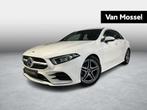 Mercedes-Benz A 180 SEDAN AMG Line + SFEERVERLICHTING + PTS, Auto's, 4 deurs, Stof, Gebruikt, 136 pk