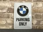 BMW parking only metalen wandbord in reliëf - 30x20 cm, Verzamelen, Nieuw, Reclamebord, Ophalen of Verzenden
