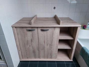 Commode ververstafel beschikbaar voor biedingen