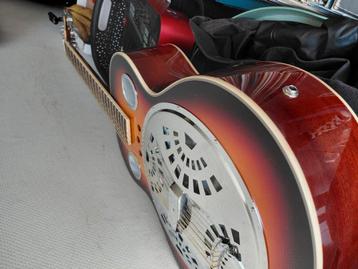 dobro semi elec gitaar nieuwstaat  beschikbaar voor biedingen