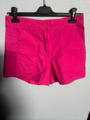 Fuchsia short Tribord maat 36 beschikbaar voor biedingen