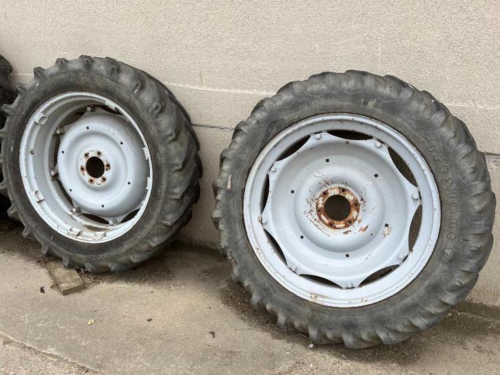 13.6 R38 - tractor banden + velg, Zakelijke goederen, Landbouw | Onderdelen | Banden, Velgen en Assen, Ophalen