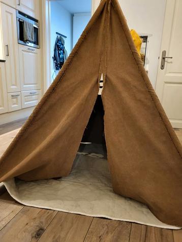 Tipi tent beschikbaar voor biedingen