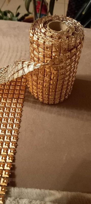 Feestelijke loper voor tafel of kast beschikbaar voor biedingen