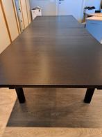 zwarte houten tafel met 2 zitbanken., Gebruikt, Ophalen of Verzenden