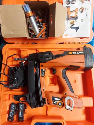 Pistolet à clous Spit Pulsa 800+ avec 2 piles à ongles, Enlèvement ou Envoi, Comme neuf