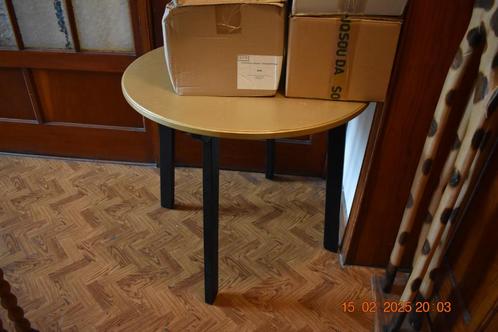 Ronde tafel van massief hout met vier poten, Huis en Inrichting, Tafels | Eettafels, Zo goed als nieuw, 50 tot 100 cm, 50 tot 100 cm