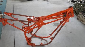 KTM oldtimer crossmotor kader van eind jaren 70tig