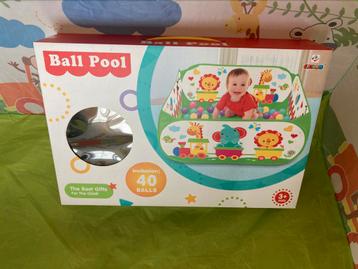 Ball pool: ballenbad met 38 kleine ballen beschikbaar voor biedingen