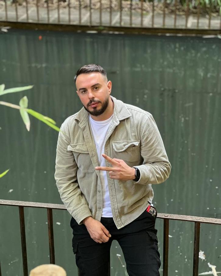 Chauffeur Disponible pour Toute l’Europe Permis B Sérieux, Offres d'emploi, Emplois | Chauffeurs