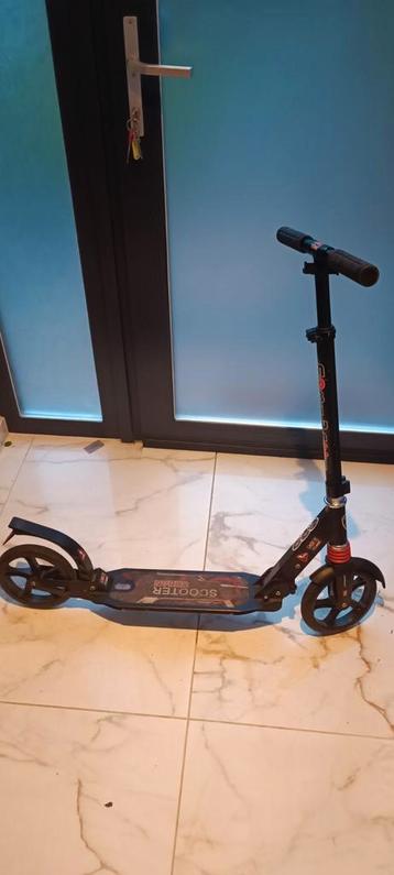 trottinette pliable pour jeunes enfants disponible aux enchères