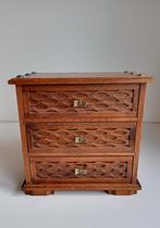 Belle boîte à bijoux en bois avec musique., Antiquités & Art, Enlèvement