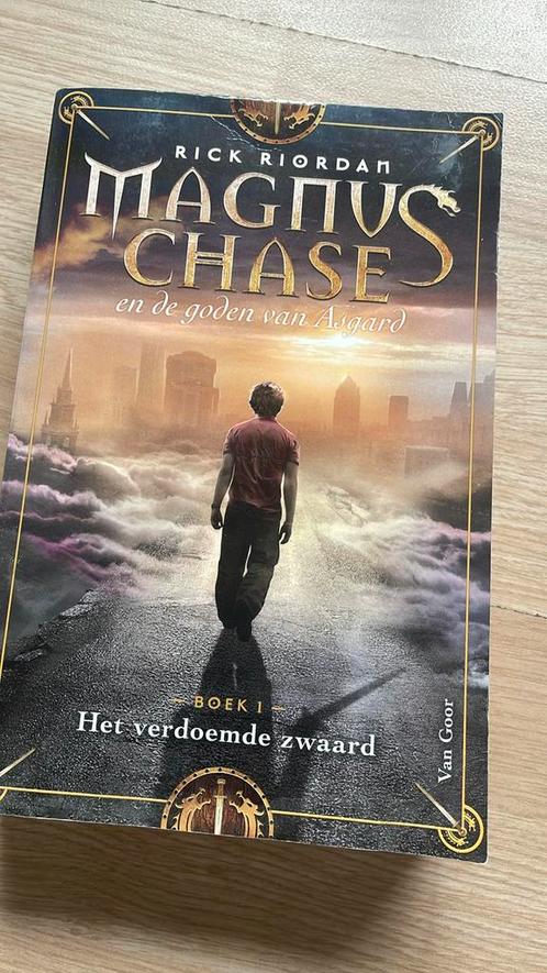 Rick Riordan - Het verdoemde zwaard, Boeken, Kinderboeken | Jeugd | 13 jaar en ouder, Zo goed als nieuw, Verzenden