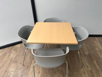 Kantinetafel 80x80 beschikbaar voor biedingen